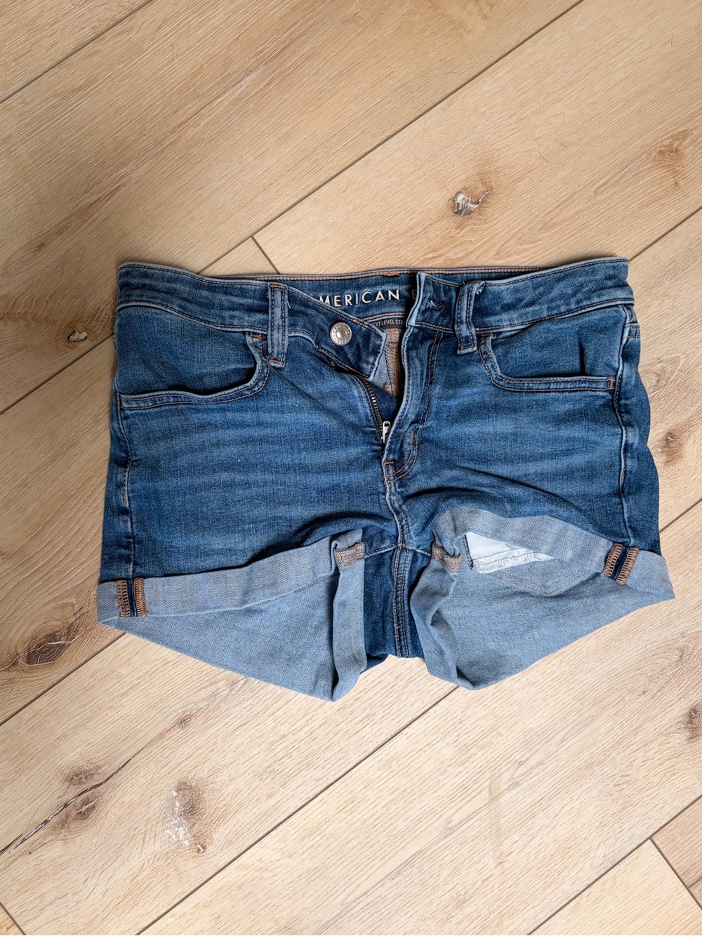 American Eagle Outfitters Medium Blue Denim Roll-Cuff Women’s Shorts